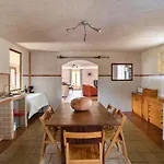 Vivienda De Granja La Lomica * Ladrunan